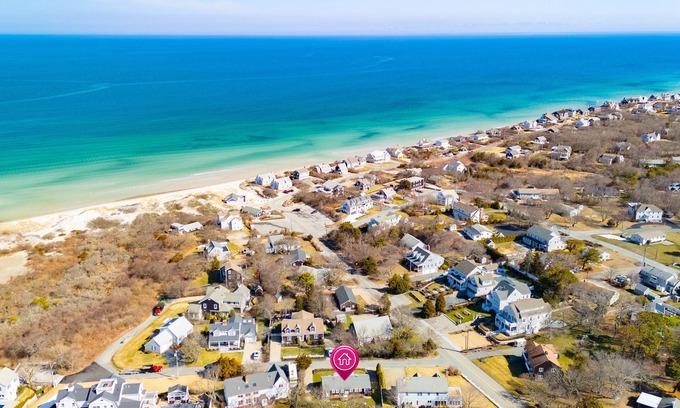 Dennis House | Adorable beach cottage, steps from Bayview Beach, sleeping 12