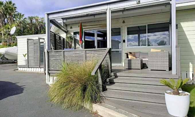 Stanmore Bay Apartment | Adorable Beach Unit Stanmore Bay