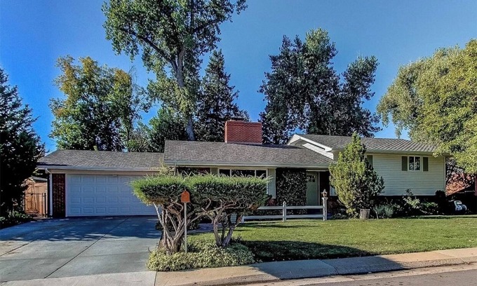 Lakewood House | Adorable Bungalow Suite located on the west side of Denver with WiFi, AC