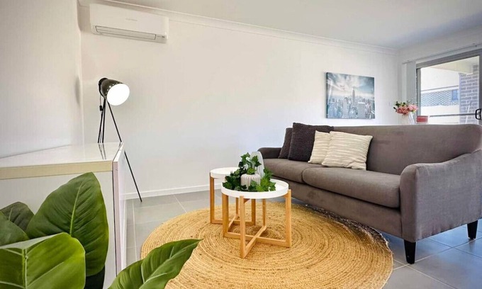 Edmondson Park House | Adorable Modern 4 Br House | WiFi & Parking
