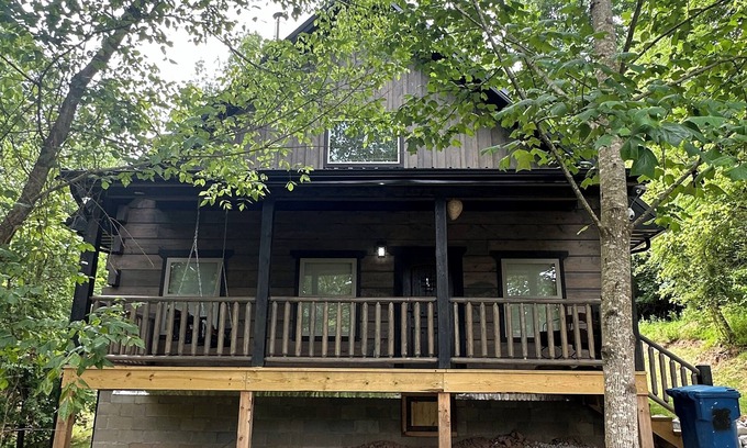 Spring Hill Cabin | ADULT ONLY Naughty Pines log cabin located in South Charleston, WV
