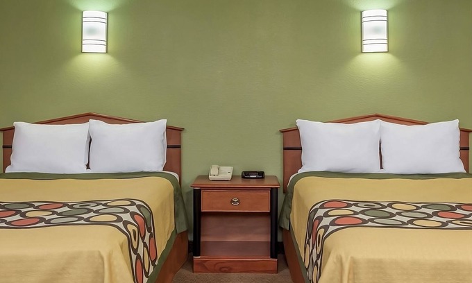 Austin Ave. Hotel | Affordable and convenient unit in Knights Inn Franklin Ave Waco, Parking, Pet-Friendly! Near Cameron Park & Zoo