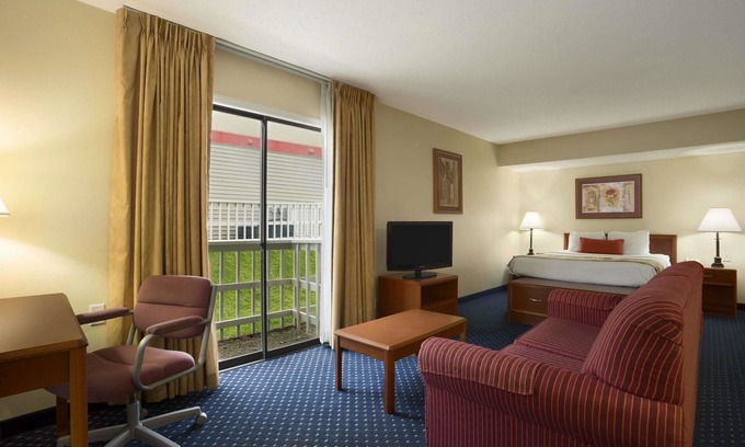 East Paris Apartment | Affordable Suites of America Grand Rapids