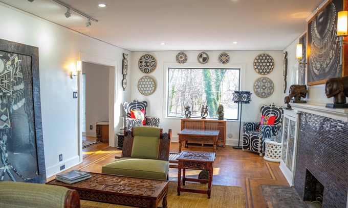 North Side House | African Oasis Luxury Inn at the Gallery in Fleetwood