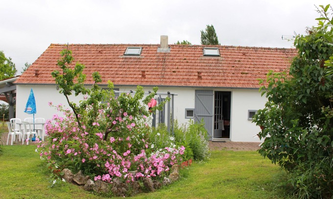 Le Perrier House | Agapanthe: Beautiful quiet residence relaxing neighborhood near the sea