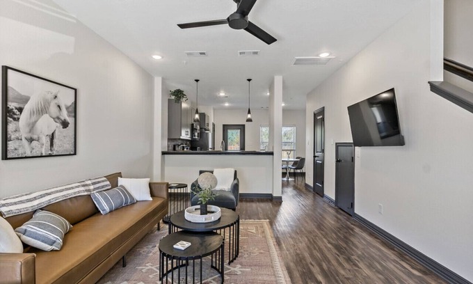 College Station Condo | Aggie Condo 2 Master Bedroom Ensuites