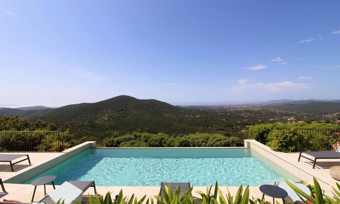 La Londe-les-Maures House | Air-conditioned villa for 8 people with heated pool and panoramic sea view in La Londe-les-Maures