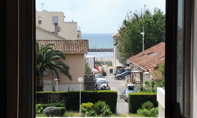 Carnon-Plage Apartment | Air-conditioned apartment, private garage, large terrace with sea/garden view, beach 50m