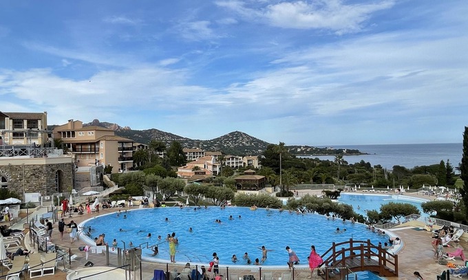 Cap Esterel Apartment | Air-conditioned studio apartment 4 pers terrace, 5 swimming pools, beach 400m away