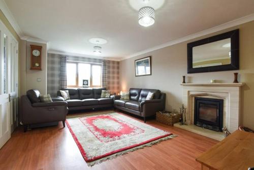 Cowplain House | Air Maison - Large Family Home with Pool Table