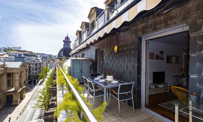 San Sebastian Centro Apartment | Aire de La Concha | The Rentals Collection