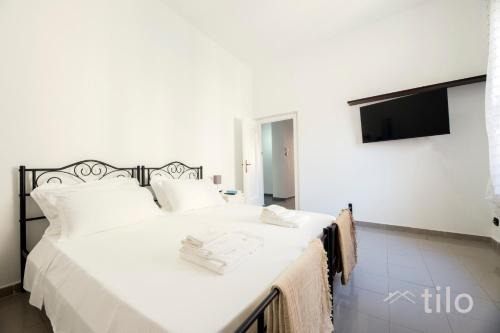 Sestri Ponente Apartment | Airport 8 Minutes, 2BR, Terrace, By Tilo