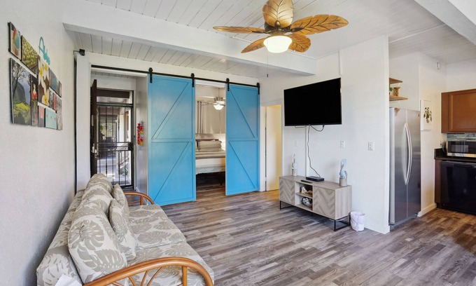 Historic Kailua Village Condo | Airy Kailua-Kona Condo < 1 Mi to Beach + Town