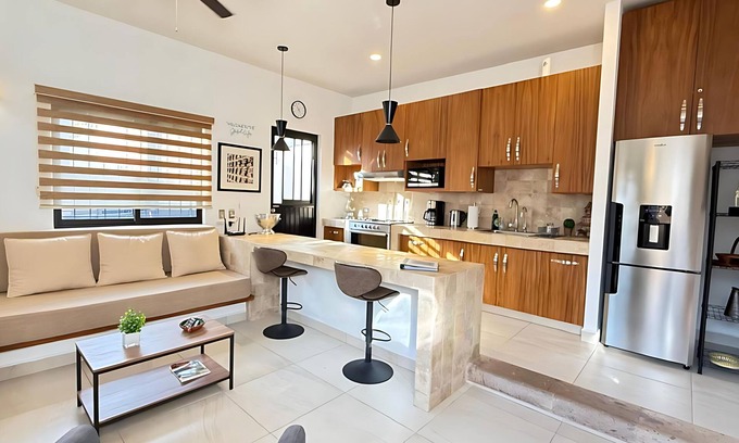 San Antonio Tlayacapan House | Ajijic Modern 1 Bedroom Guesthouse -Patio - BBQ - Bikes - Gym - Pickleball Court