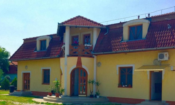Karcag House | Akácliget Gyógy-és Strandfürdő