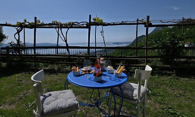 Musaga House | Al Pos by Theater Home, with marvellous lake view