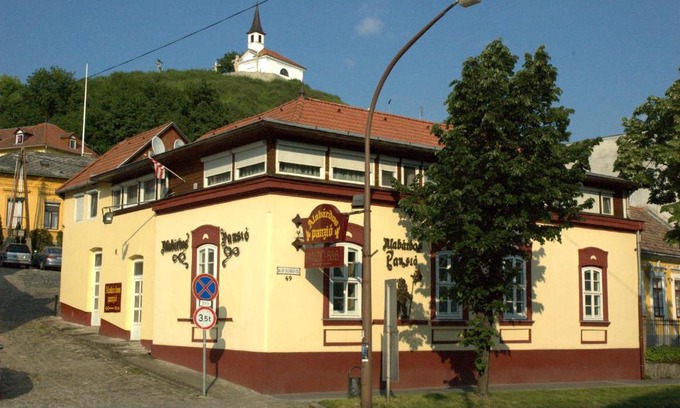 Esztergom Bed & Breakfast | Alabárdos Panzió és Apartmanház