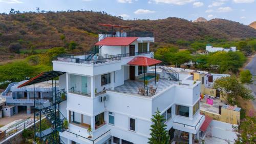 Udaipur Villa | Alaya Stays Kodiyat Pet-Friendly Rooms With Views of Sajjangarh Palace & Plunge Pool