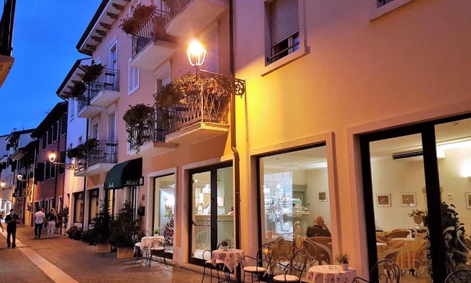 Old Town Hotel | Albergo Fiorita