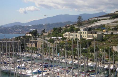 Santo Stefano al Mare Hotel | Albergo Ristorante Lucciola