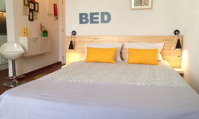 Albufeira Apartment | Albufeira. Wi-Fi. Beach 5 min walk. Cable Tv. Old Town. Quiet area. Balcony