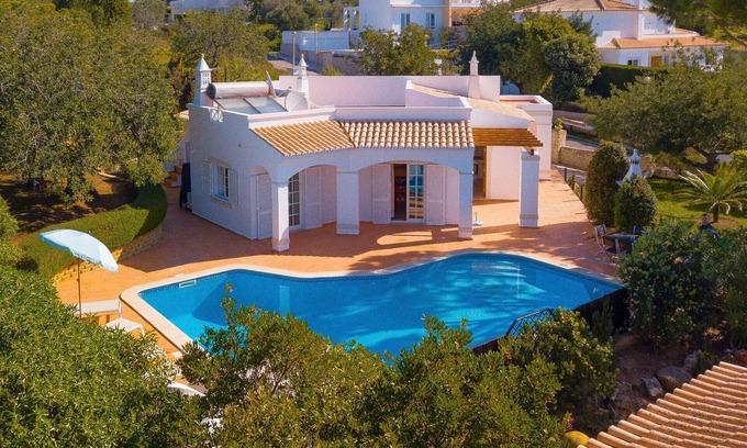 Vale de Parra Villa | Alegre- Modern villa w/private pool, Games, Ac, Smart tv