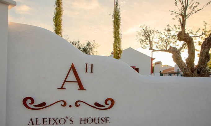 Monforte House | Aleixo's Guest House: entire house with garden in the heart of Alentejo