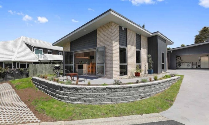 Springfield House | All Good | Modern & Close to the Redwoods Forest