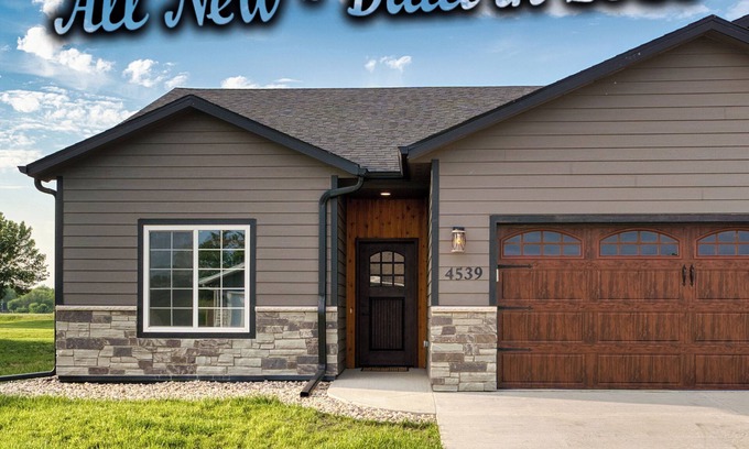 Sioux Falls House | ALL NEW in Sioux Falls WHY Stay in a MOTEL! 2 BEAUTIFUl bed sleep seven home