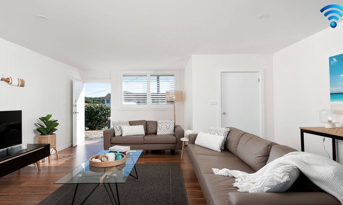 Fingal Bay Villa | Aloha Beach House - close to beach