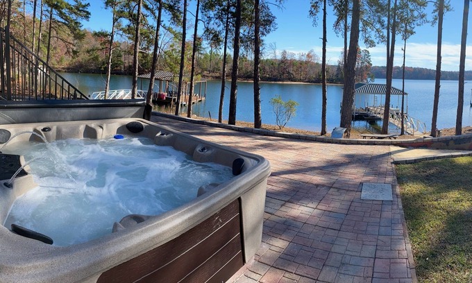 Seneca House | Aloha! Paradise On Keowee with Hot Tub & Dock