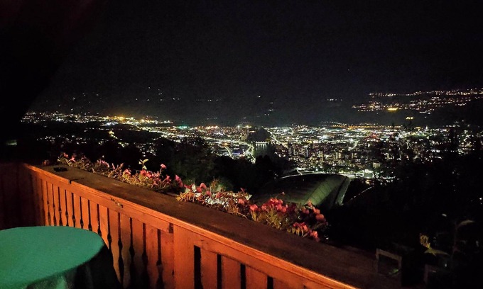 Hungerburg-Hoheninnsbruck Apartment | Alpendohle Residenz - Stunning View over Innsbruck near Hungerburgbahn
