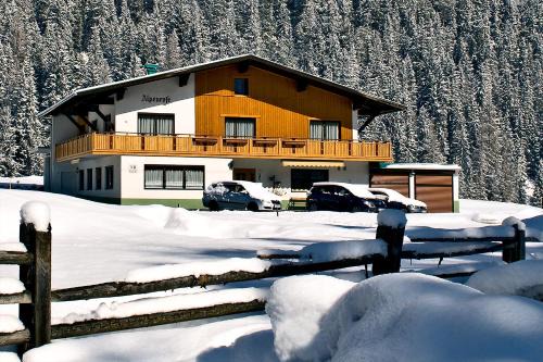 Sankt Anton am Arlberg Apartment | Alpenrose Appartements Burger Evelin