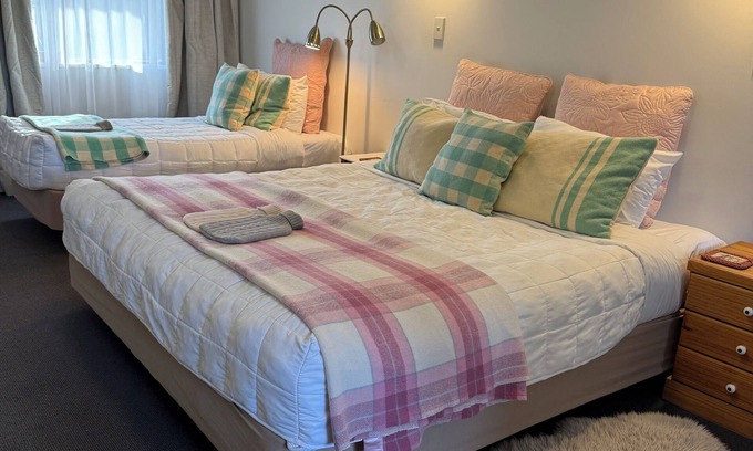 Glenorchy Apartment | Alpine haven in Spectacular Glenorchy.nn