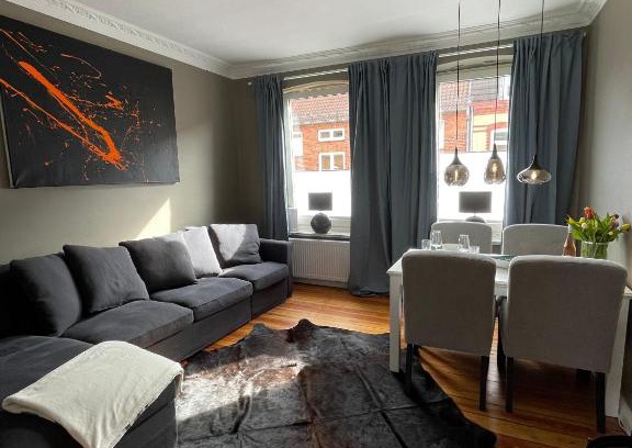 Mitte Apartment | Altbaucharme Deluxe mit Balkon in zentraler Lage
