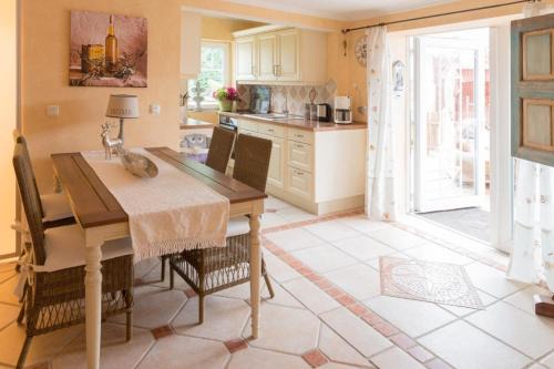 Haffkrug Apartment | Altes Strandhus Casa Meeresbrise