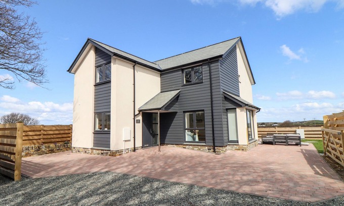 Tintagel House | AMAL ANPRAS, pet friendly, with a garden in Tintagel