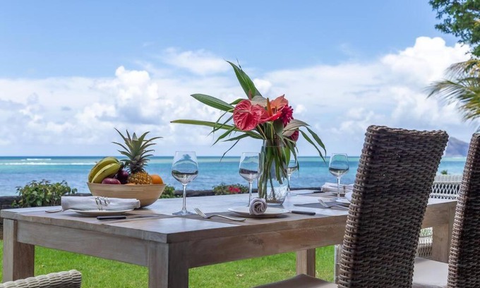 Pereybere Apartment | Amaranth III: 3 bedroom beachfront apartment with rooftop pool