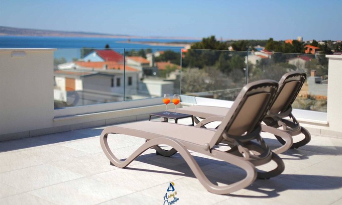 Seline Villa | Amazing 6-BR villa with pool close to the beach
