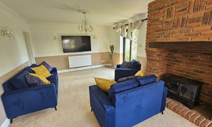Basildon House | Amazing 6BR, Sleeps 10, Large Garden, Free Parking