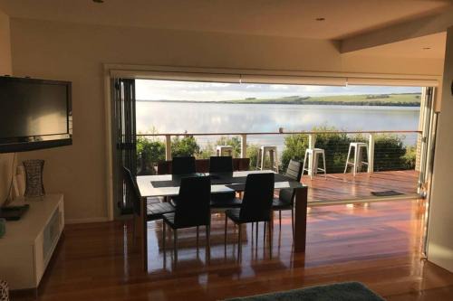 Ansons Bay House | Amazing Ansons Bay Absolute Waterfront Beach House