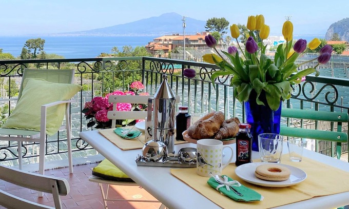 Sorrento City Centre Apartment | Amazing apt with breathtaking seaview&Vesuvius in Sorrento center near the beach