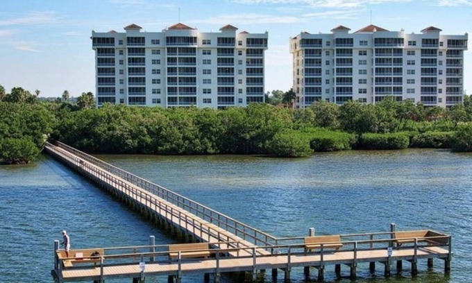 Palmetto Apartment | Amazing Bay Views 25 min. drive to the beach