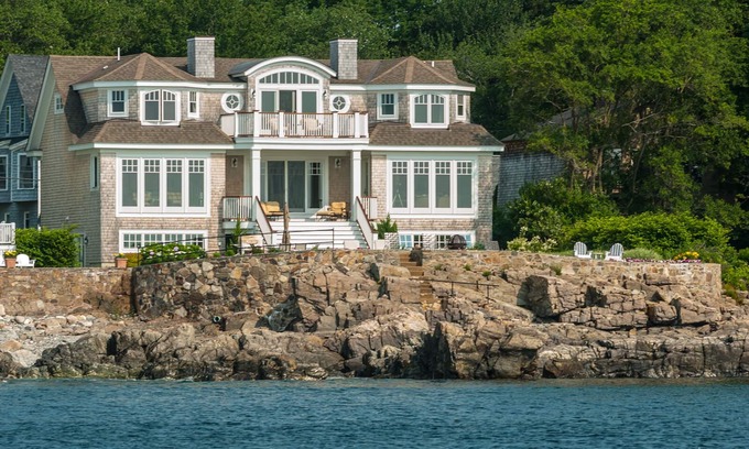 York Beach House | AMAZING BOLD OCEAN-FRONT HOME, WITH BREATHTAKING OCEAN VIEWS