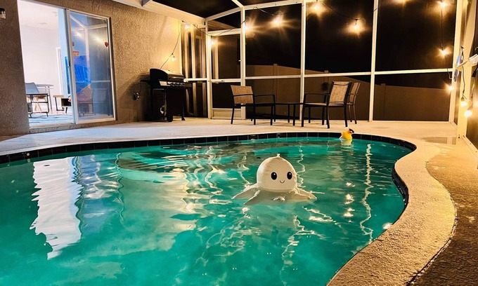 Wesley Chapel House | Amazing heated pool 4 BR/2 baths newly renovated home with large deck!