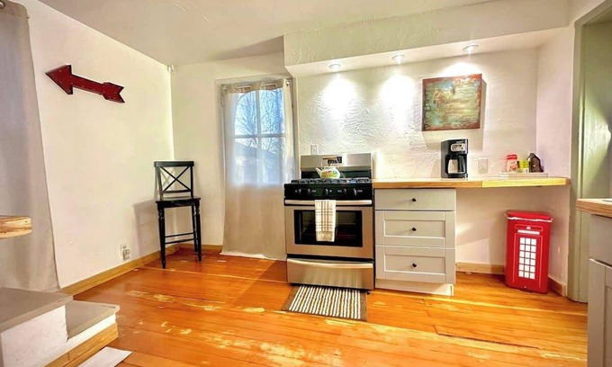 Raton Cottage | Amazing historic 1800s Carriage House!
