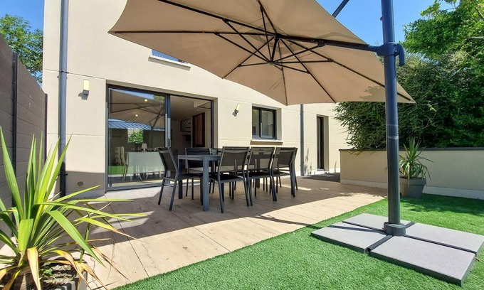 Saint-Coulomb House | Amazing home in Saint-Coulomb with WiFi