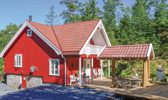 Risor House | Amazing home in Søndeled with sauna