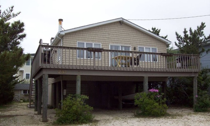 Surf City House | Amazing home in Surf City with 3 Bedrooms and Internet