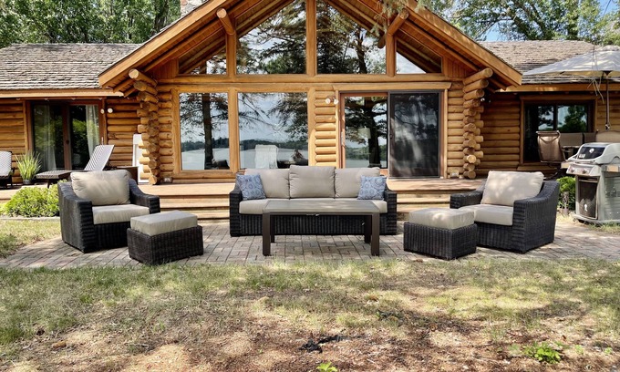 Stacy Cabin | Amazing Log Cabin less than 40 Miles from Twin Cities with large Hot Tub!